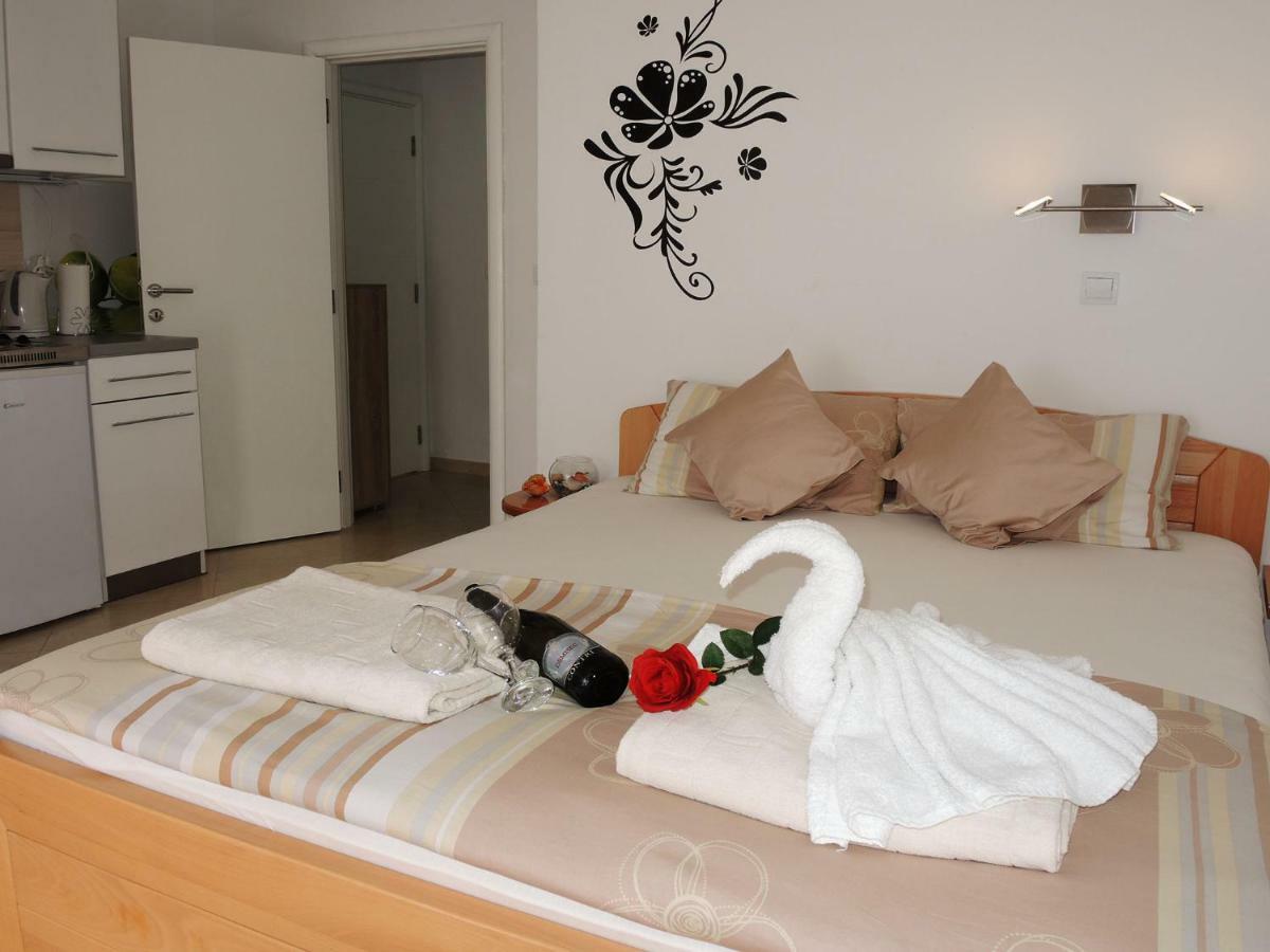 Iva Apartmani Tribalj Exterior foto