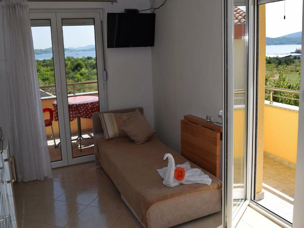Iva Apartmani Tribalj Exterior foto